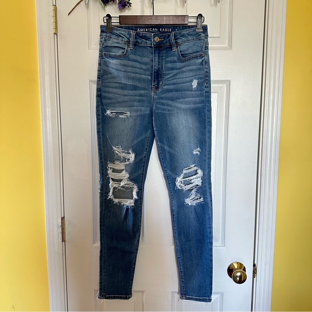 American Eagle Outfitters Women's Distressed Blue Jeans